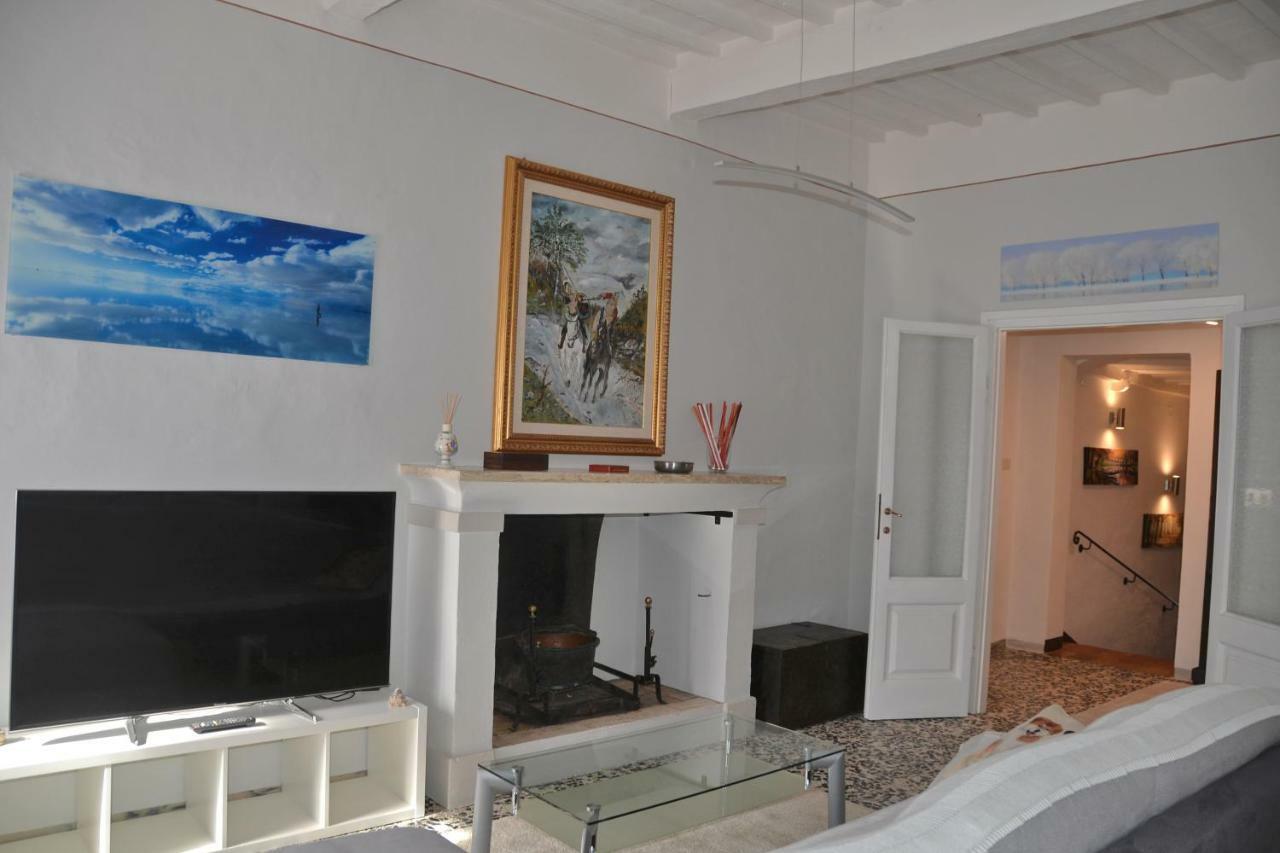 La Fraternita Villa Montefollonico Bagian luar foto